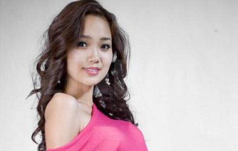 Топ модель О.Ариунзул “VOGUE” сэтгүүлийн нүүрийг чимжээ